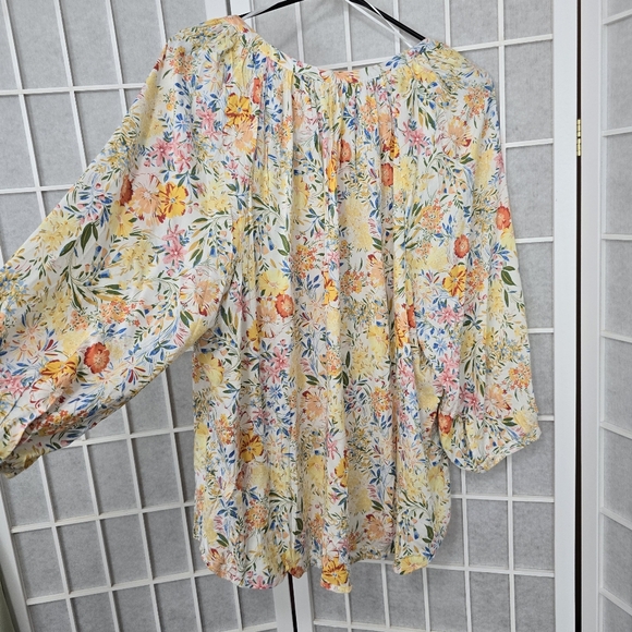 #52.Nicole Miller plus size 1xl Floral Top NWT - Picture 2 of 5